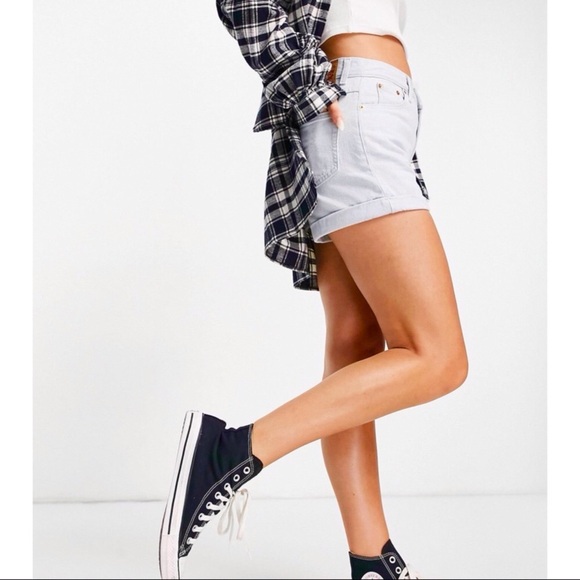 Levi's 26 (US 2/3) A-Line Mom Denim Shorts Light Wash Cuffed High Rise Women’s - Picture 12 of 13